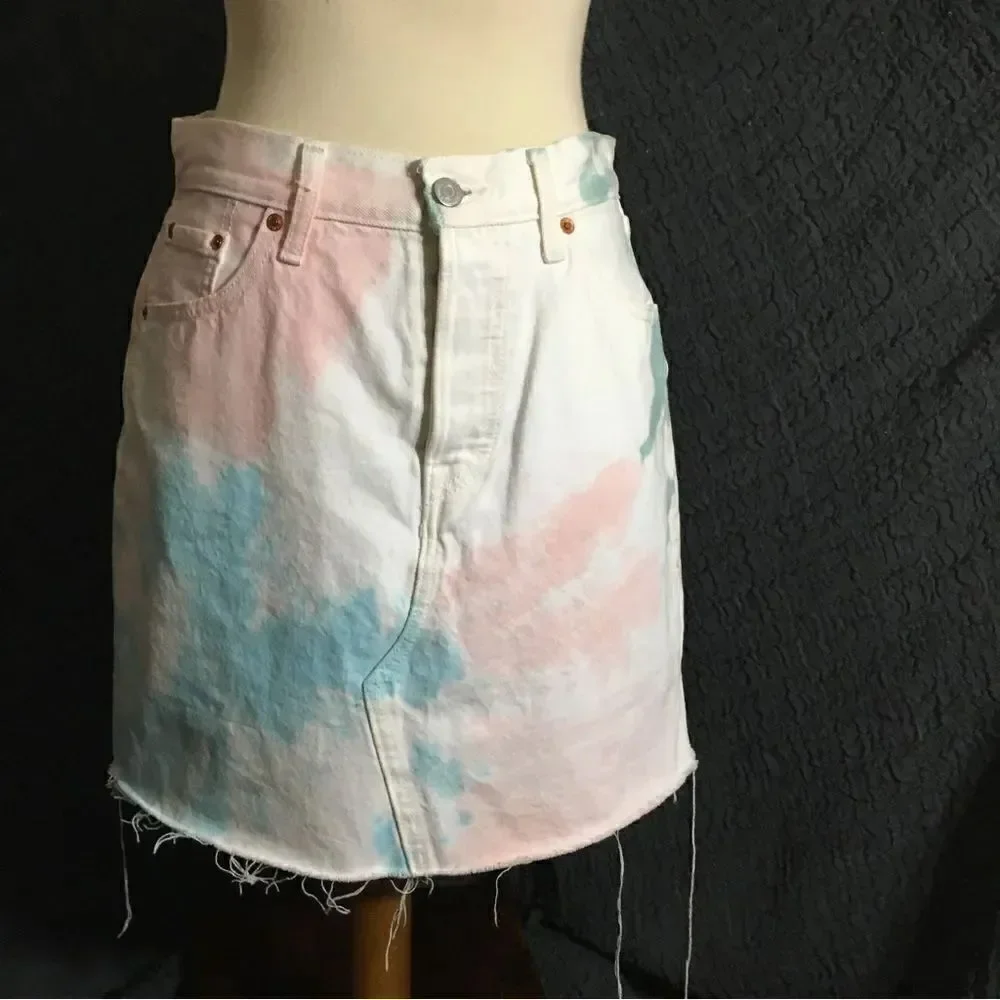 Levi’s NWT High-rise Deconstructed Skirt Size 29